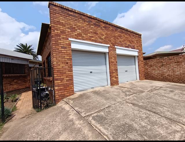 3 BEDROOM HOUSE FOR SALE IN SOUTH CREST